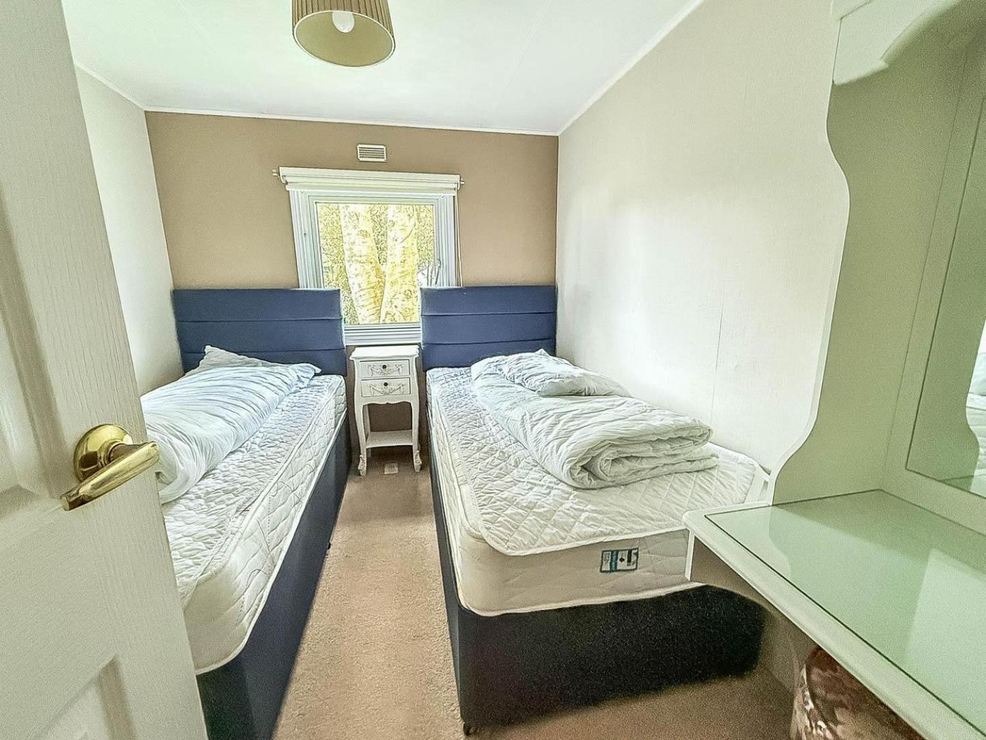 Pet Friendly, Luxury With Decking In Suffolk Near The Ref 32108a Lowestoft