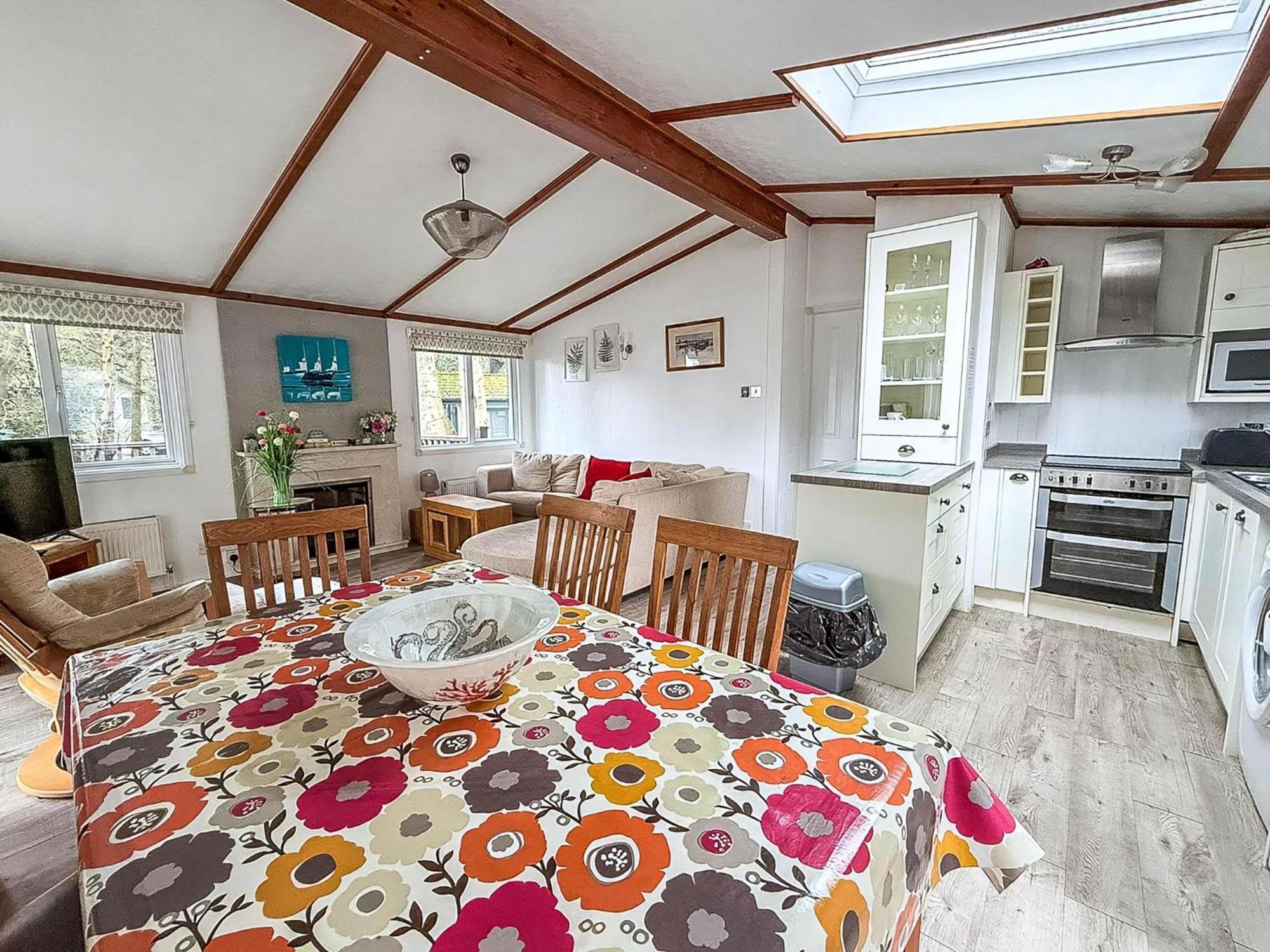 Campsite Pet Friendly, Luxury With Decking In Suffolk Near The Ref 32108a *