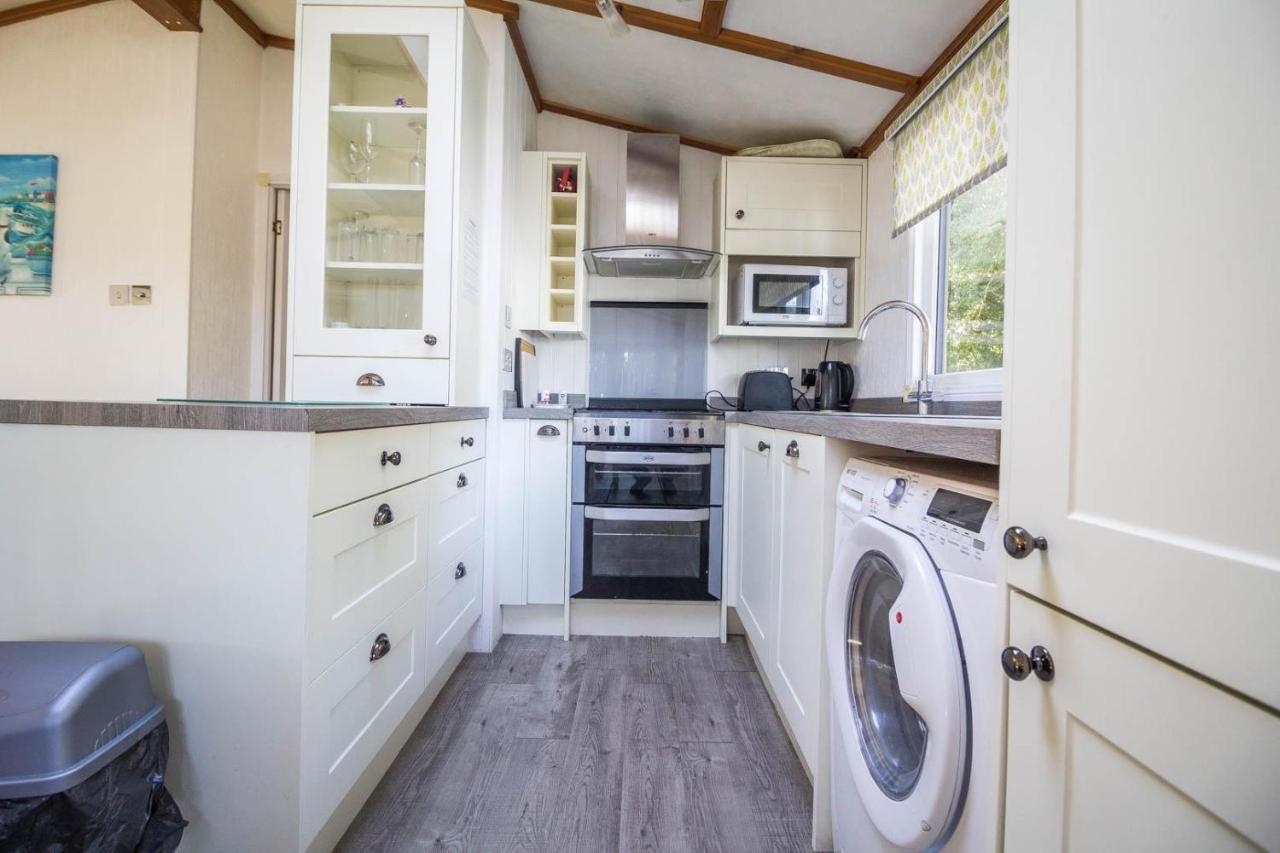 Campsite Pet Friendly, Luxury With Decking In Suffolk Near The Ref 32108a Lowestoft