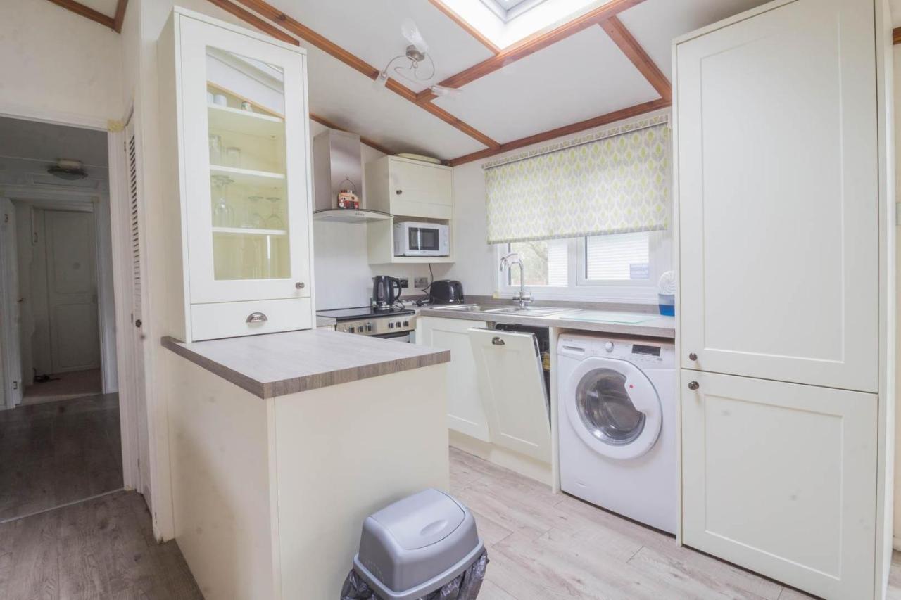 Campsite Pet Friendly, Luxury With Decking In Suffolk Near The Ref 32108a *