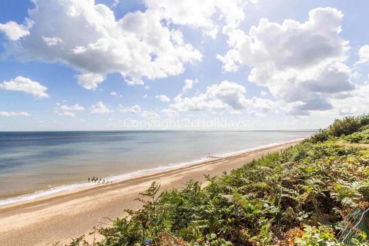 Campsite Pet Friendly, Luxury With Decking In Suffolk Near The Ref 32108a *