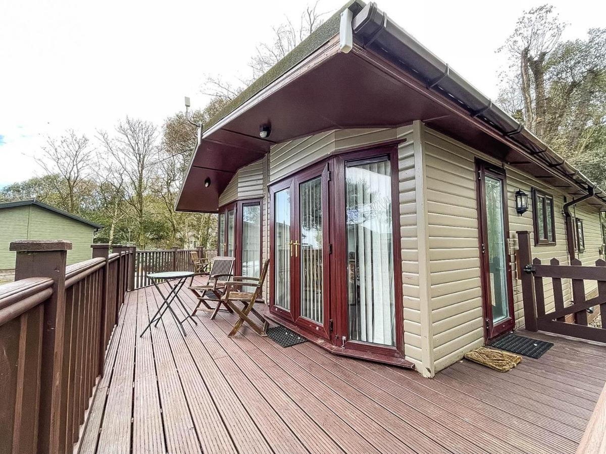 Pet Friendly, Luxury With Decking In Suffolk Near The Ref 32108a * Lowestoft