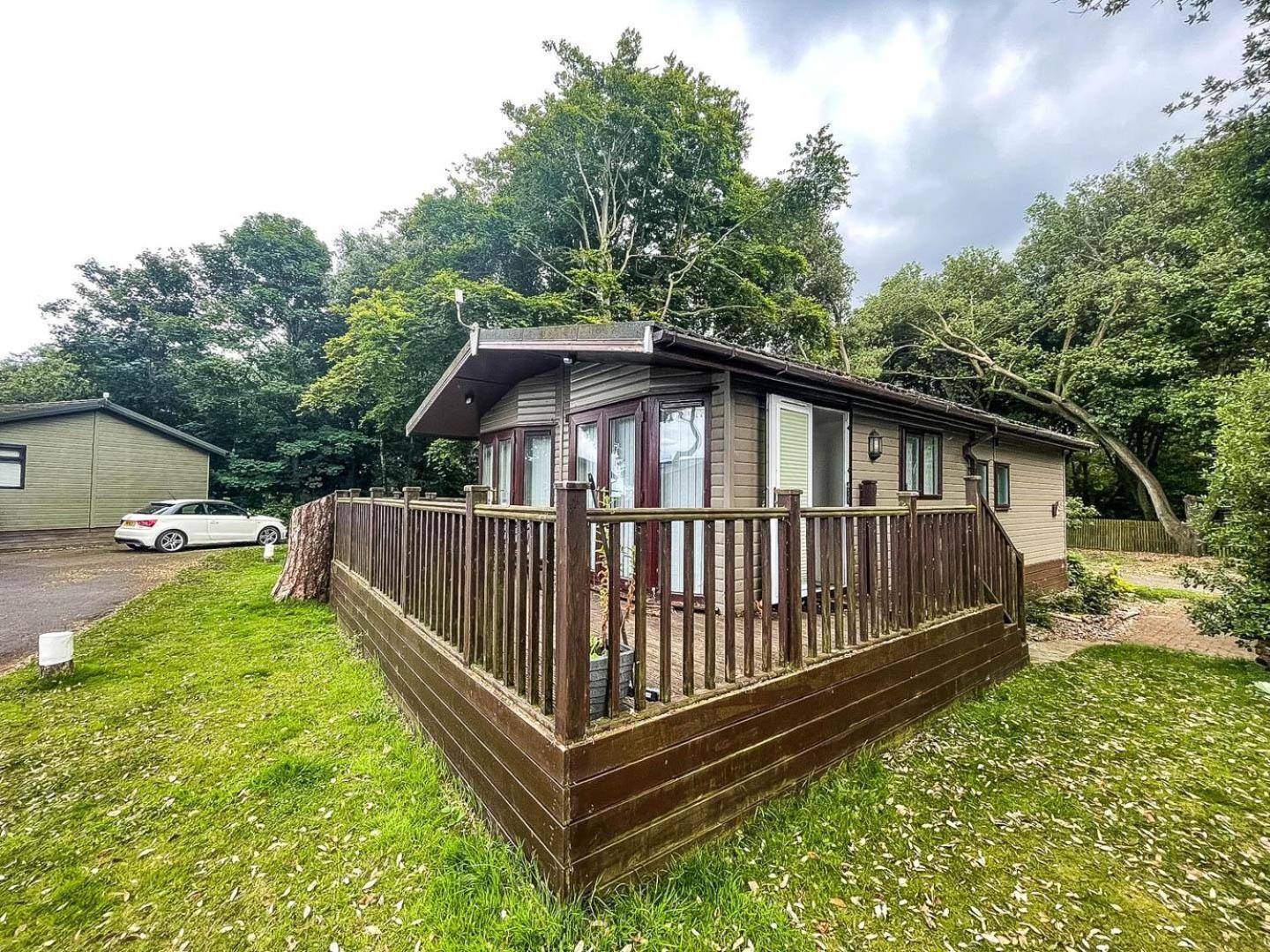 Pet Friendly, Luxury With Decking In Suffolk Near The Ref 32108a Campsite