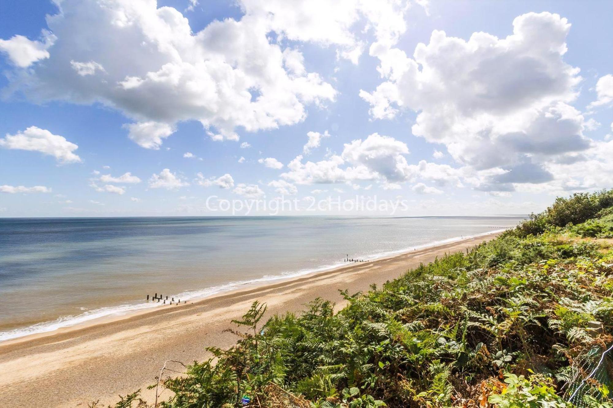 Campsite Pet Friendly, Luxury With Decking In Suffolk Near The Ref 32108a *