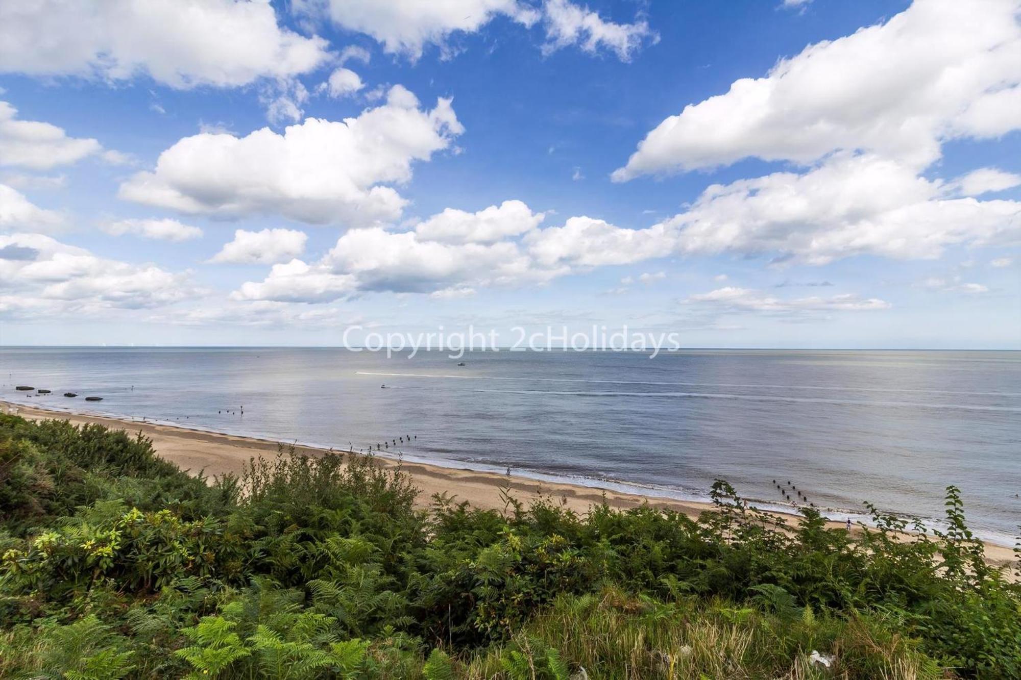 Pet Friendly, Luxury With Decking In Suffolk Near The Ref 32108a *