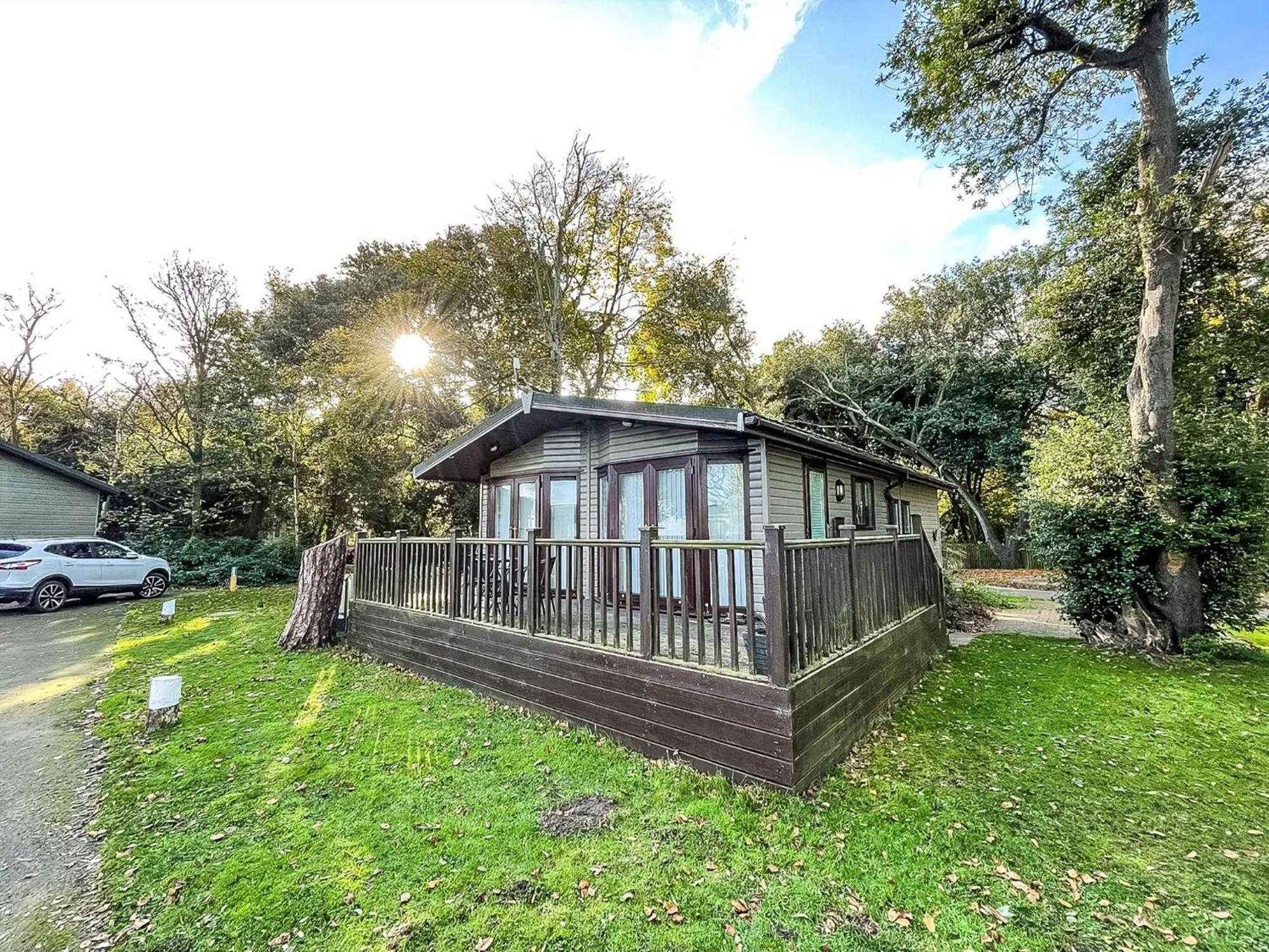 Campsite Pet Friendly, Luxury With Decking In Suffolk Near The Ref 32108a