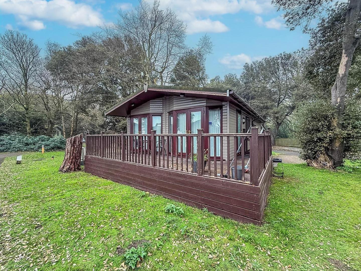 Campsite Pet Friendly, Luxury With Decking In Suffolk Near The Ref 32108a *