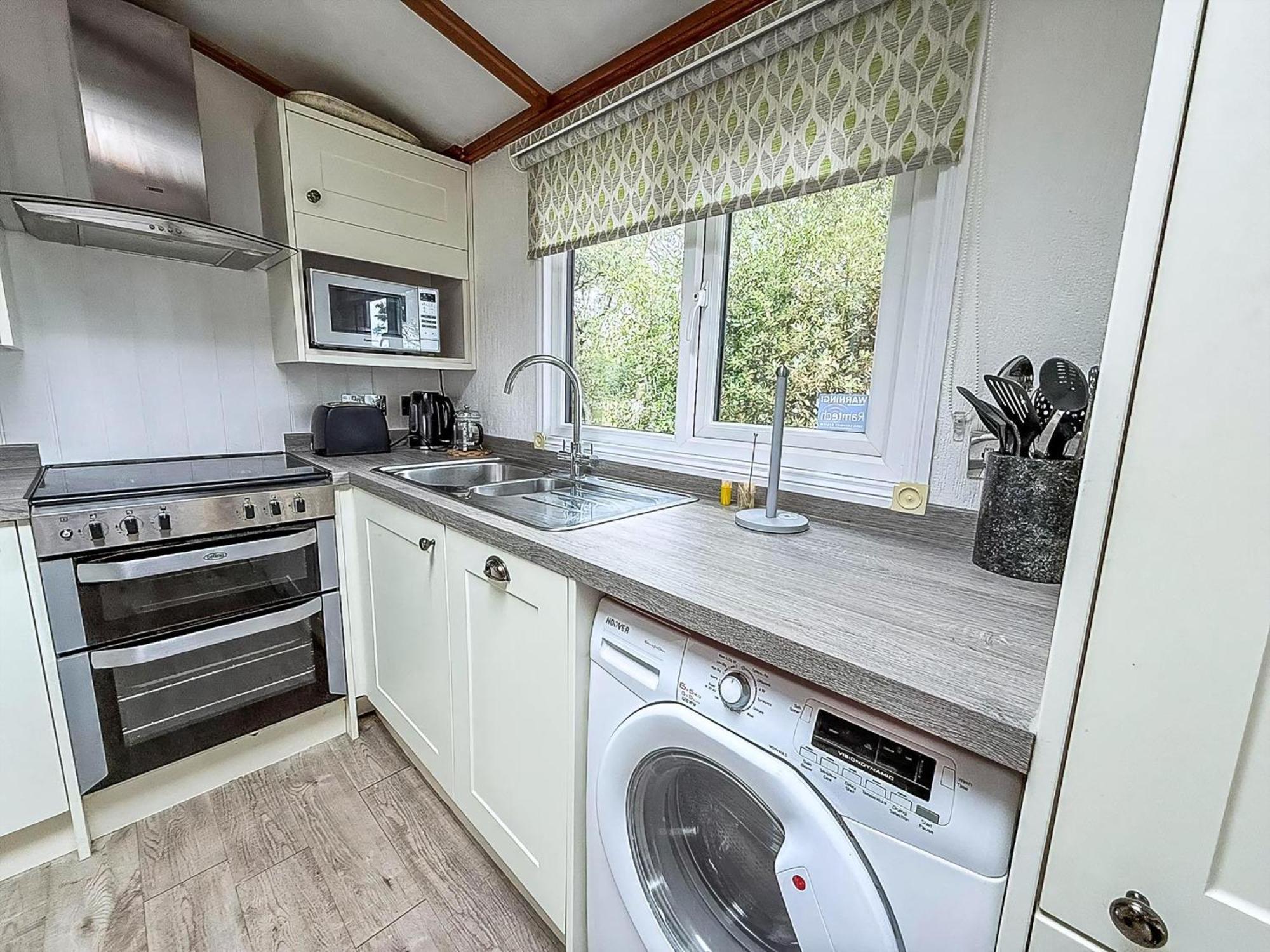 Pet Friendly, Luxury With Decking In Suffolk Near The Ref 32108a Campsite